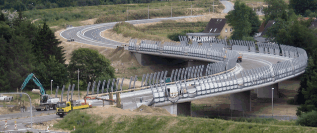Bild vergrößern: Foto der Osttangentenbrücke im Bau
